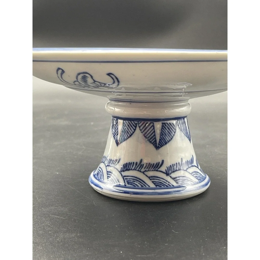 The Unbranded Brand blue white